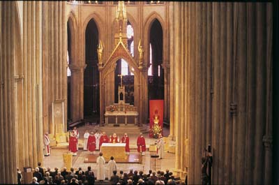 Intérieur cathédrale Sainte <a href='Marie.html' class='affgloss' / style='height:265px;width:400px;' >Marie</a> de Bayonne