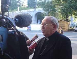 le cardinal Ricard répond aux journalistes